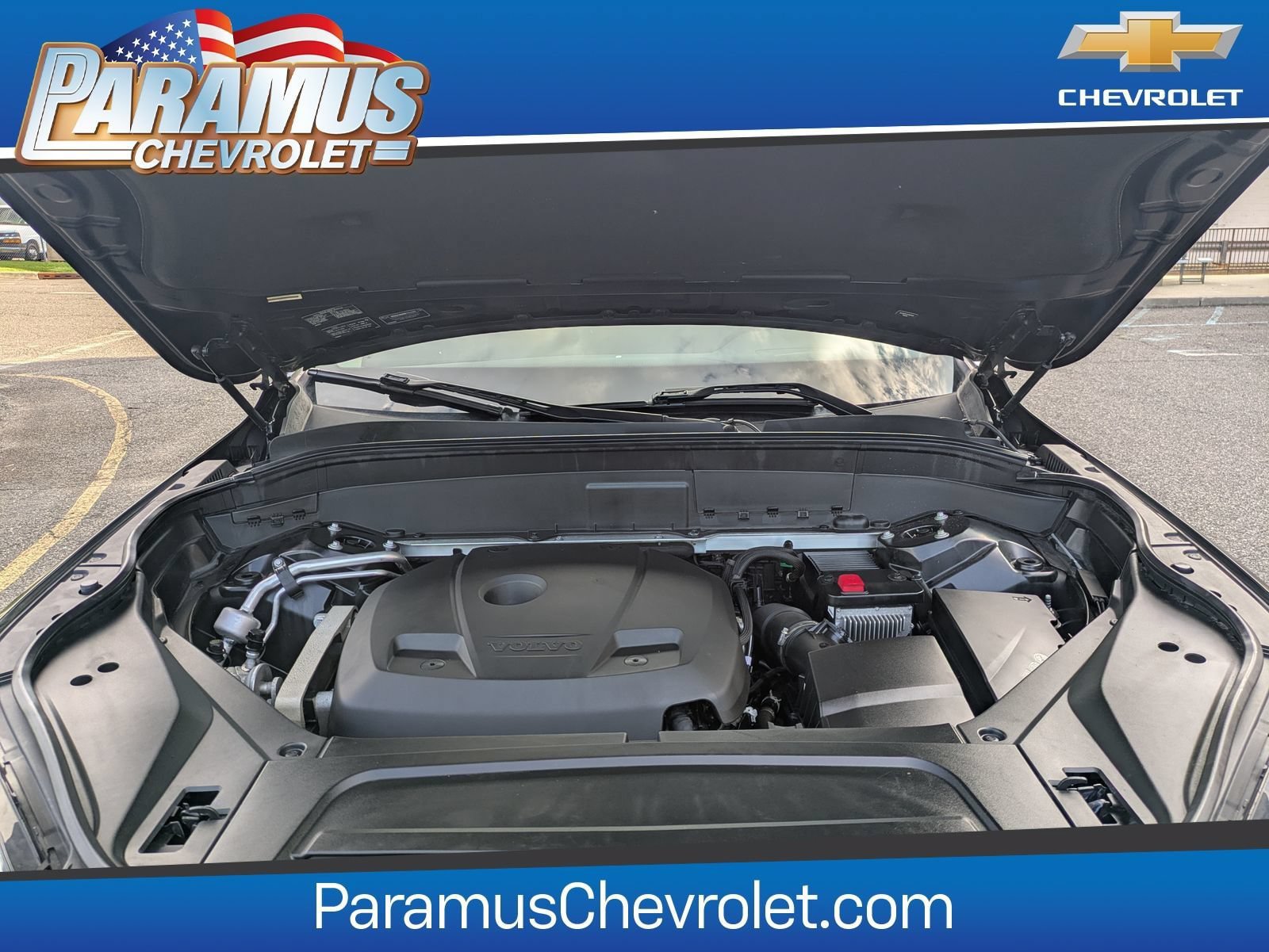 Used 2019 Volvo XC90 T5 Momentum w/ Multimedia Package AWD/4WD image 4