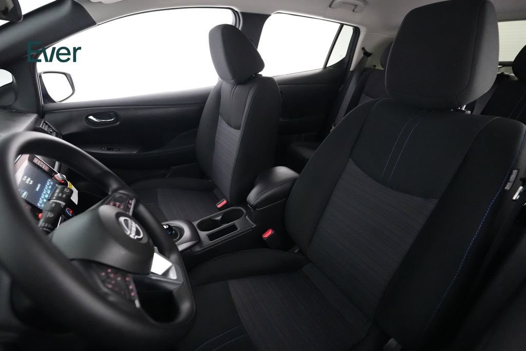 Used 2025 Nissan Leaf S FWD image 4