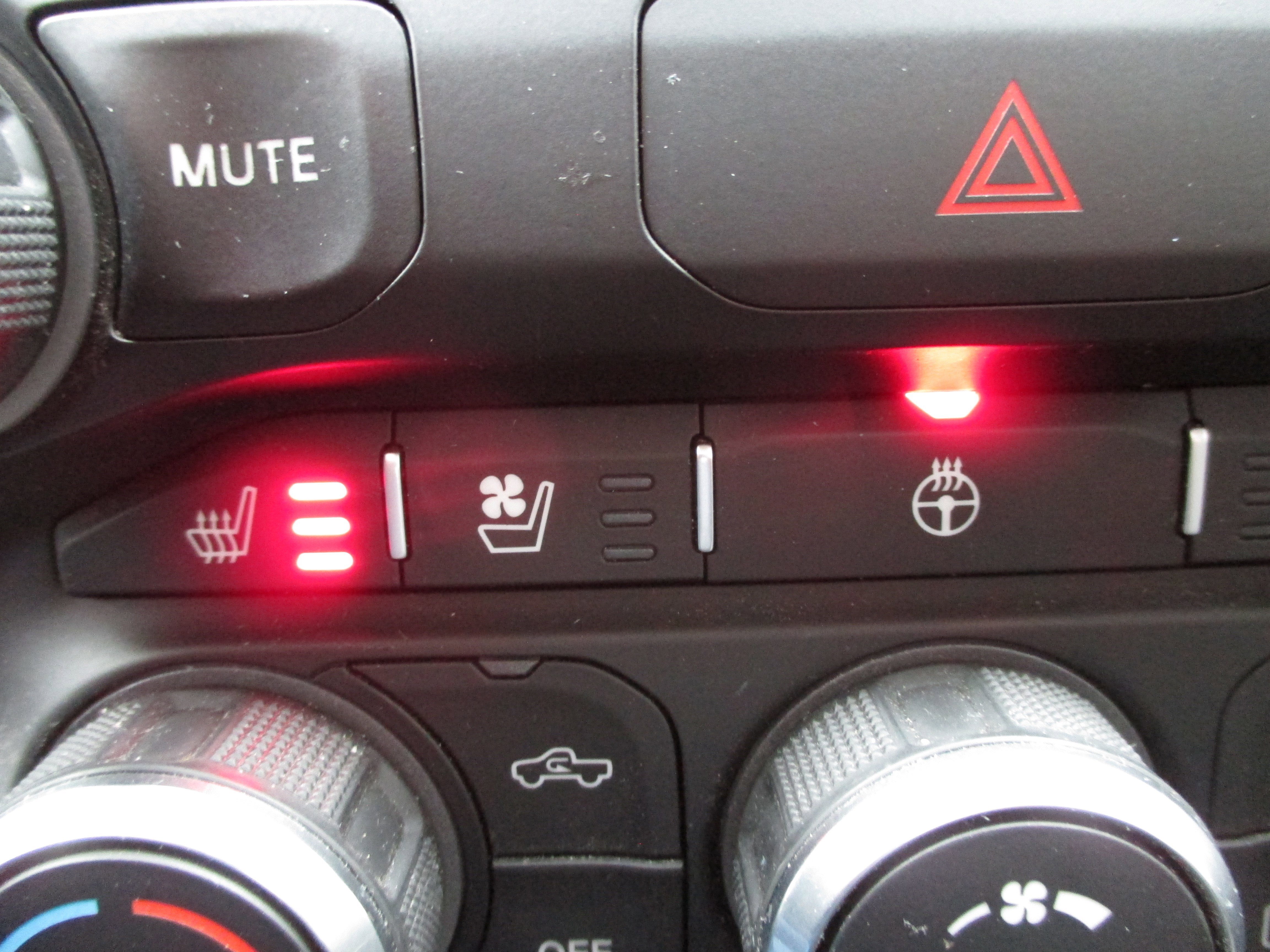 Used 2020 RAM 1500 Laramie AWD/4WD image 21