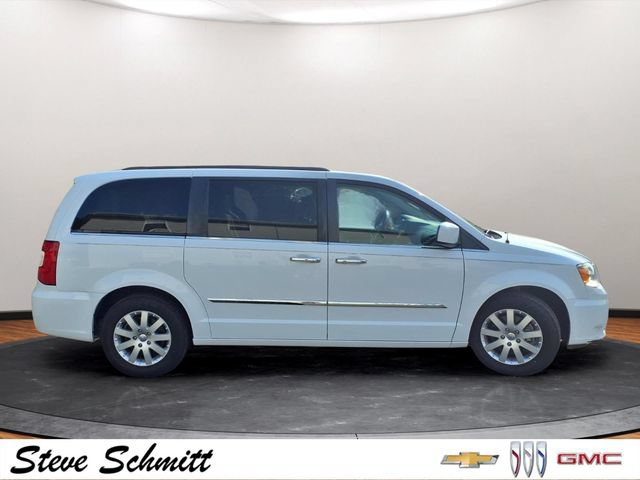 Used 2016 Chrysler Town & Country Touring w/ Driver Convenience Group FWD image 26