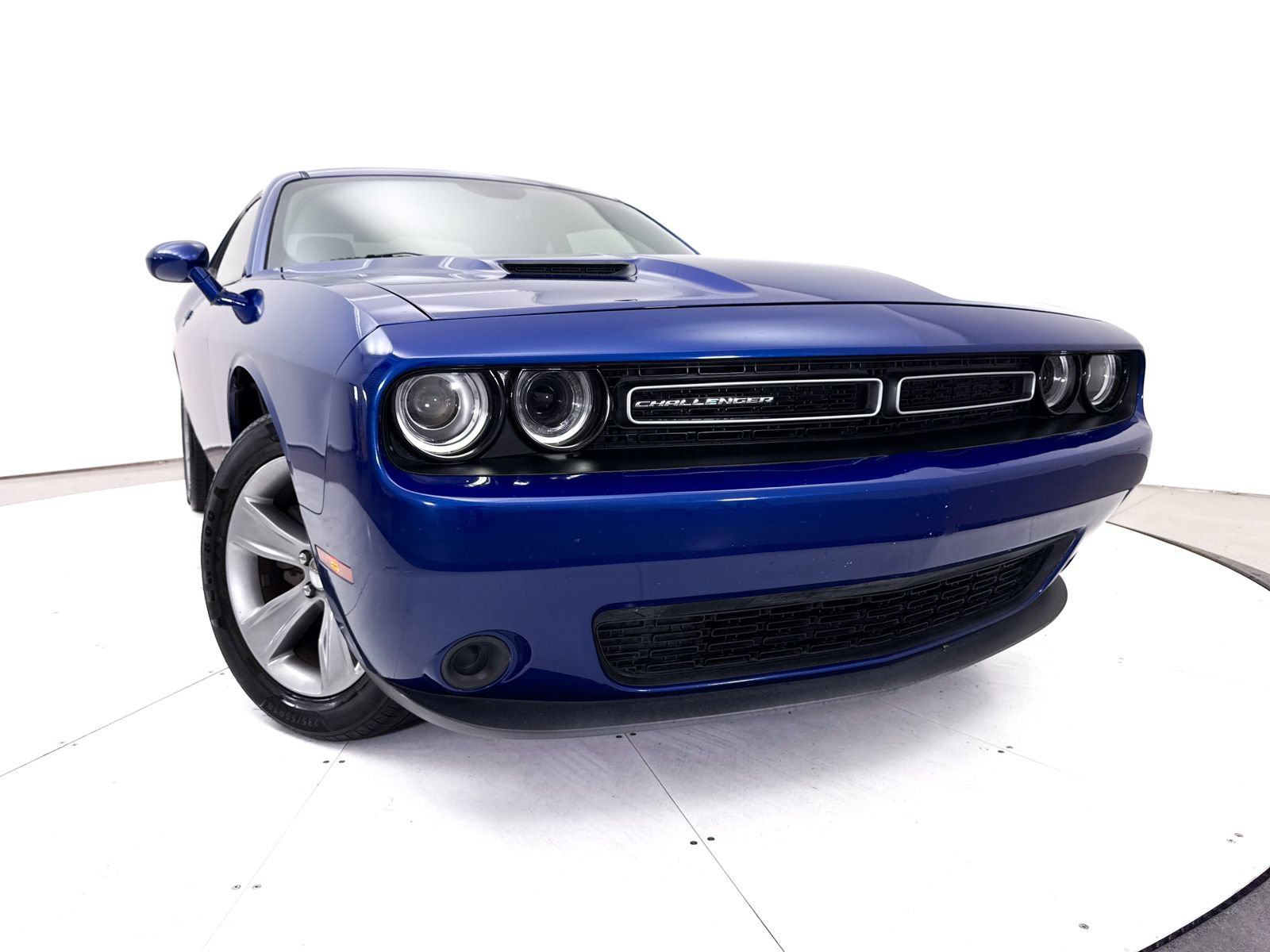 Used 2021 Dodge Challenger SXT RWD image 6