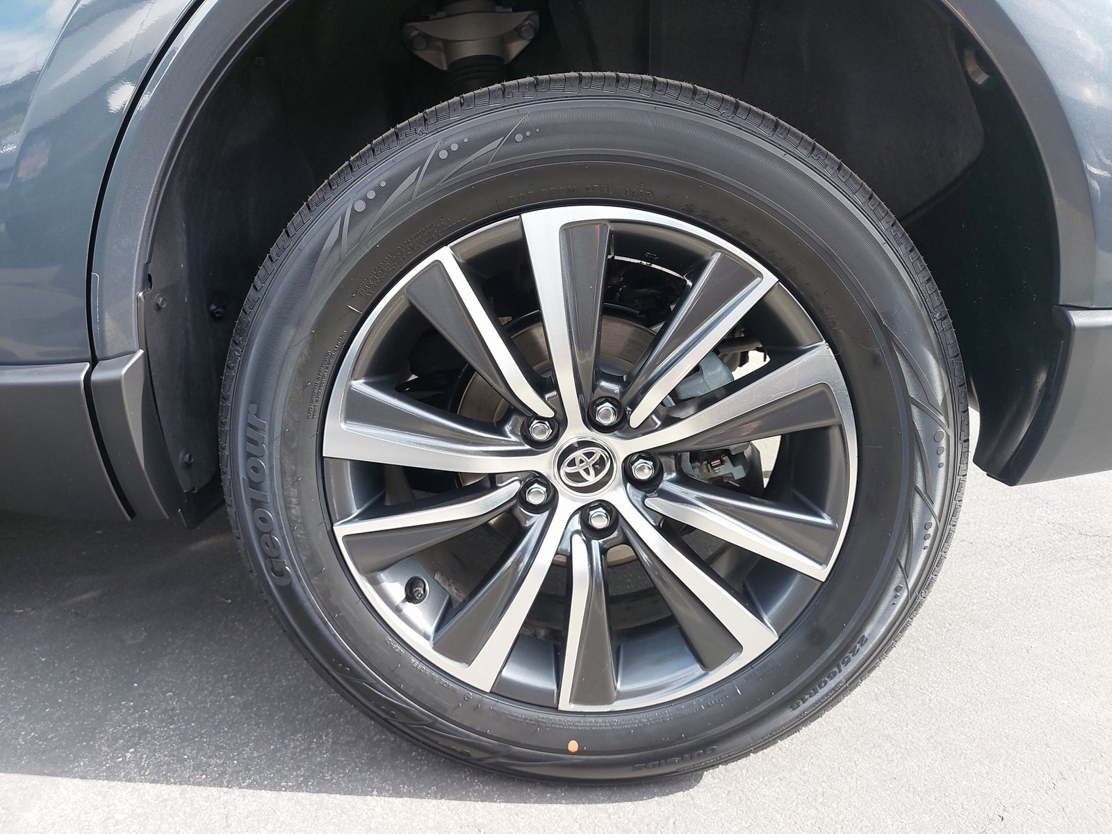 Used 2021 Toyota Venza LE image 34