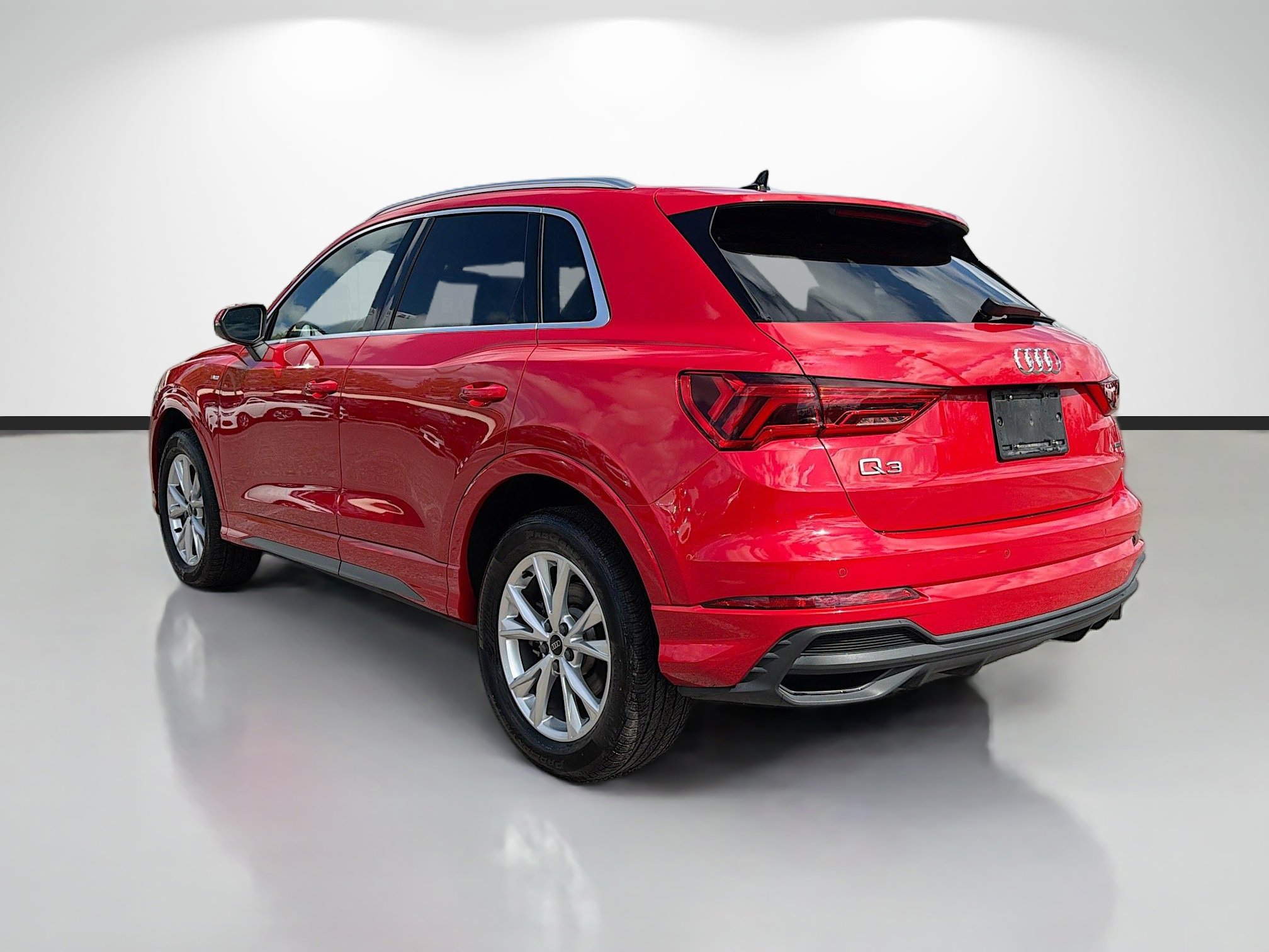 Used 2025 Audi Q3 2.0T Premium image 5