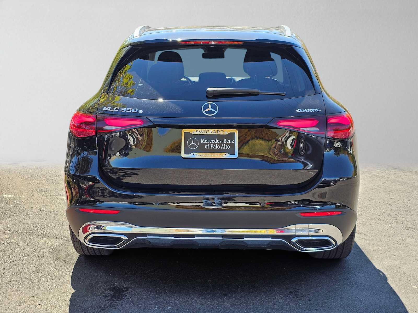 Used 2025 Mercedes-Benz GLC 350e 4MATIC image 4