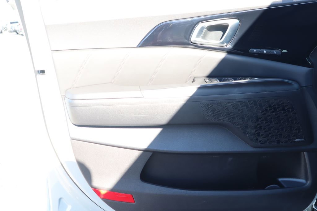 Used 2025 Kia Carnival SX Prestige image 24