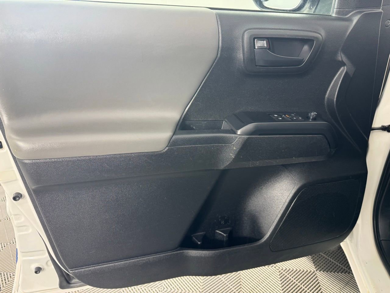 Used 2021 Toyota Tacoma SR image 10