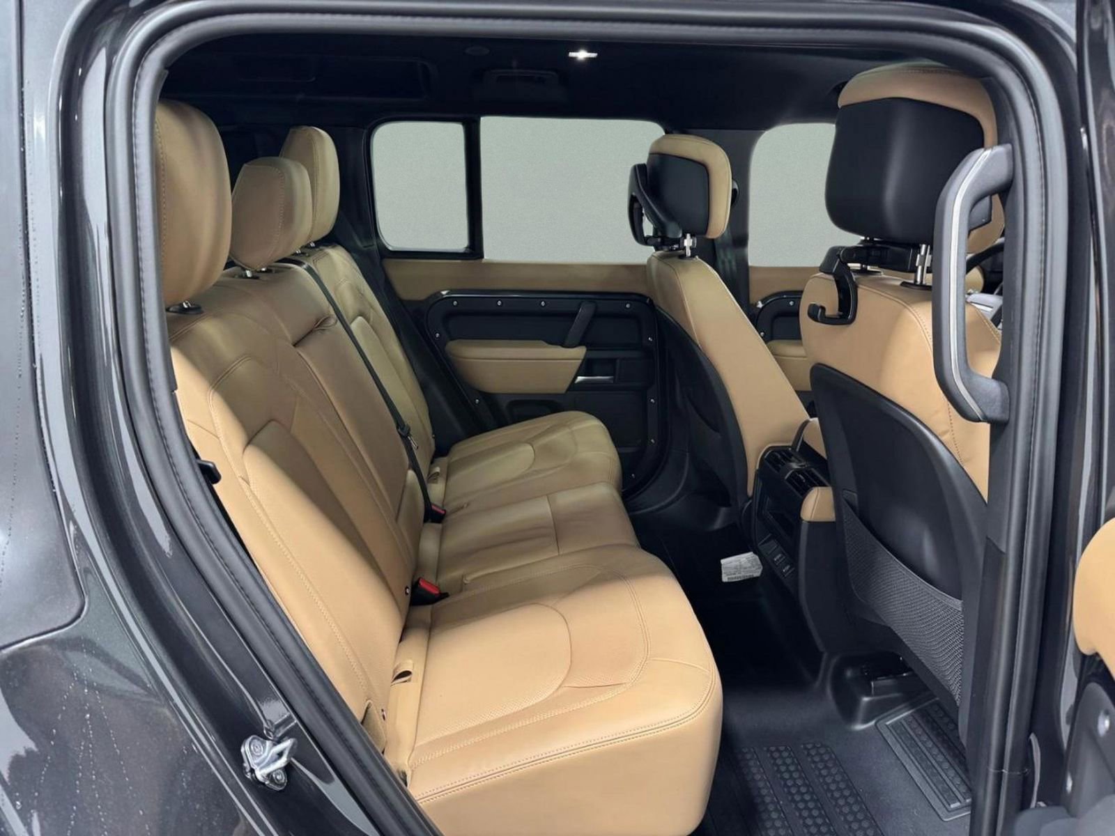 New 2026 Land Rover Defender 110 S image 9