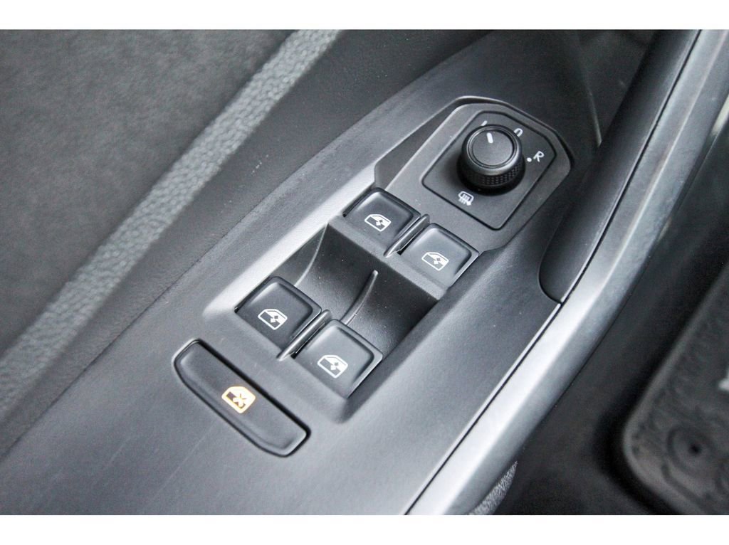 Used 2020 Volkswagen Jetta SE image 25