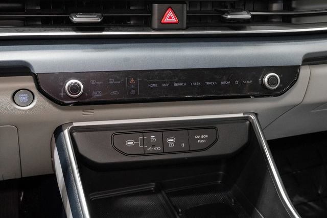 Certified 2025 Kia Carnival EX image 17
