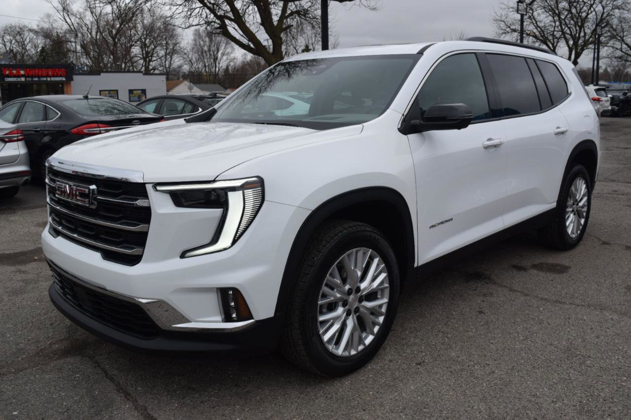 Used 2025 GMC Acadia Elevation w/ Elevation Premium Package image 2