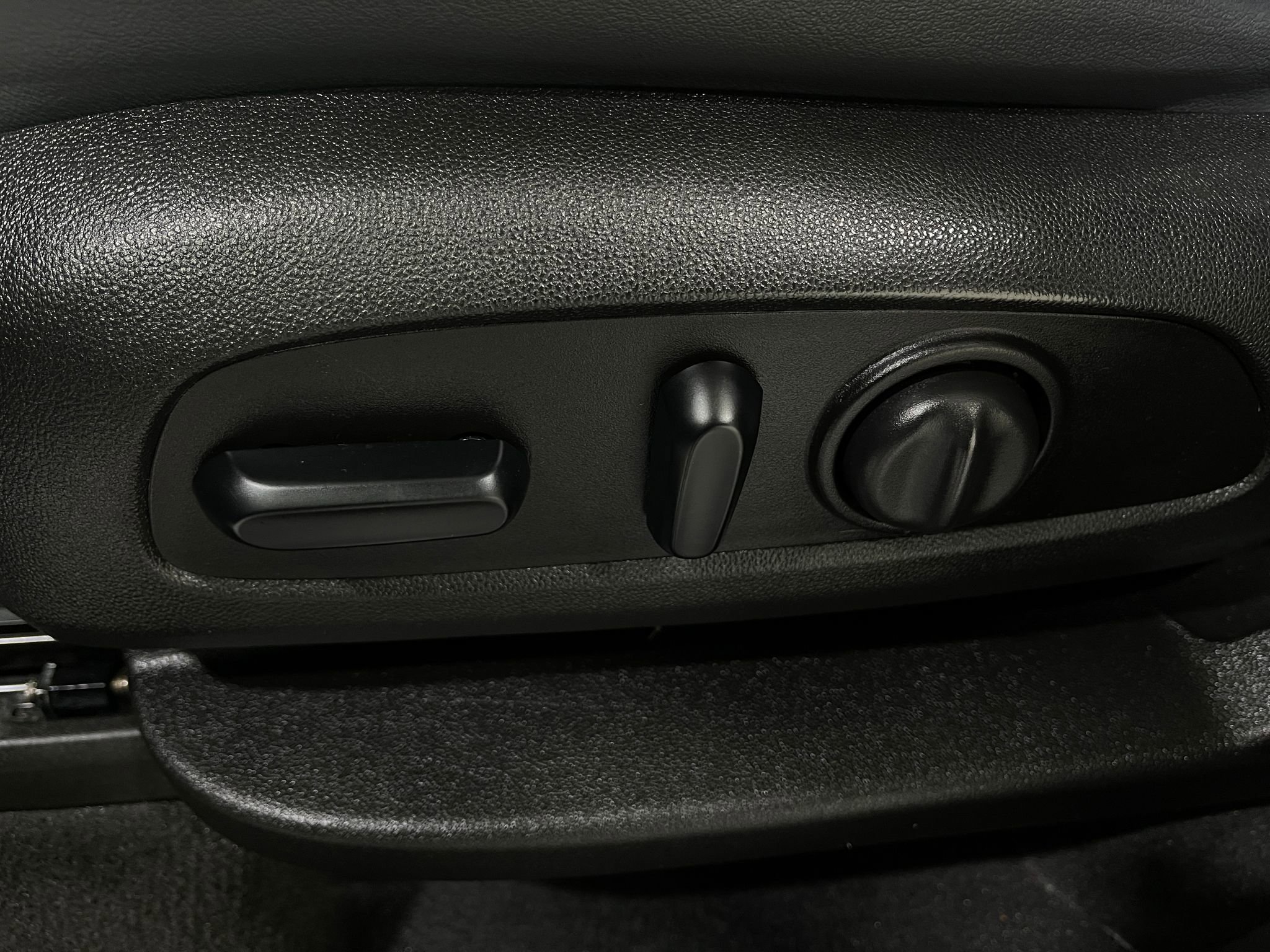 Used 2019 Buick Enclave Premium w/ Experience Buick Package FWD image 19