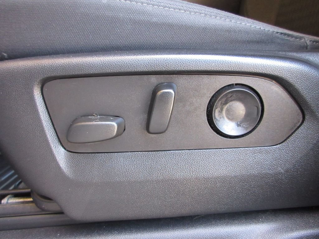 Used 2022 Chevrolet Silverado 1500 LT RWD image 12
