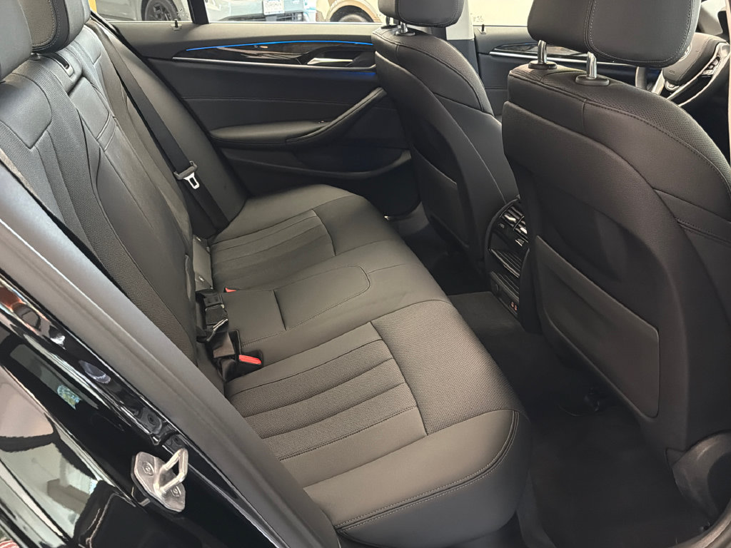 Used 2022 BMW 530e xDrive w/ Convenience Package AWD/4WD image 12