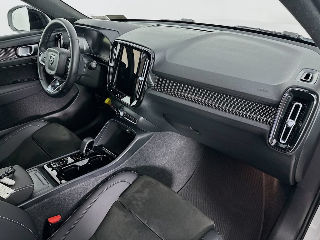 Used 2023 Volvo XC40 B5 Plus AWD/4WD image 29