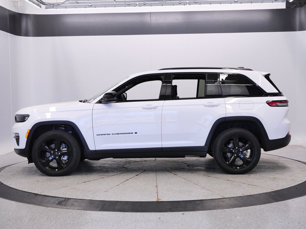 Certified 2024 Jeep Grand Cherokee Limited w/ Black Appearance Package AWD/4WD image 2