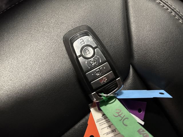 Used 2023 Ford Explorer XLT image 28