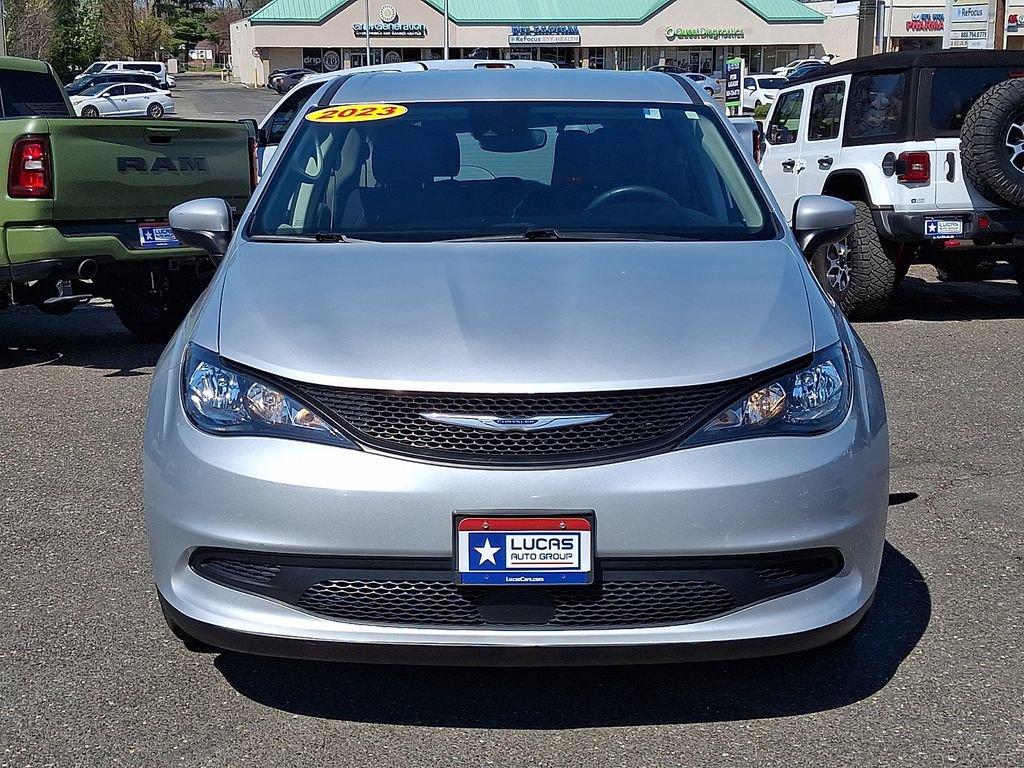 Used 2023 Chrysler Voyager LX FWD image 4