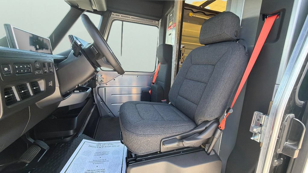 Used 2024 Chevrolet Brightdrop 400 w/ Commercial Equipment Package AWD/4WD image 17
