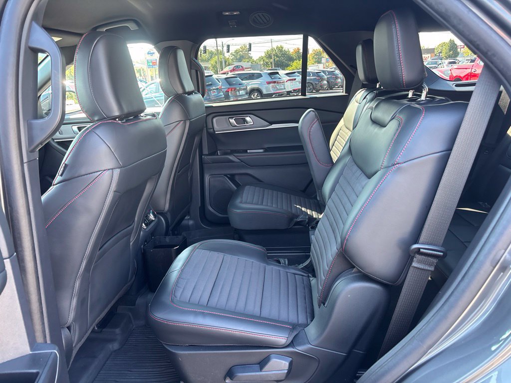 Used 2025 Ford Explorer ST-Line AWD/4WD image 32