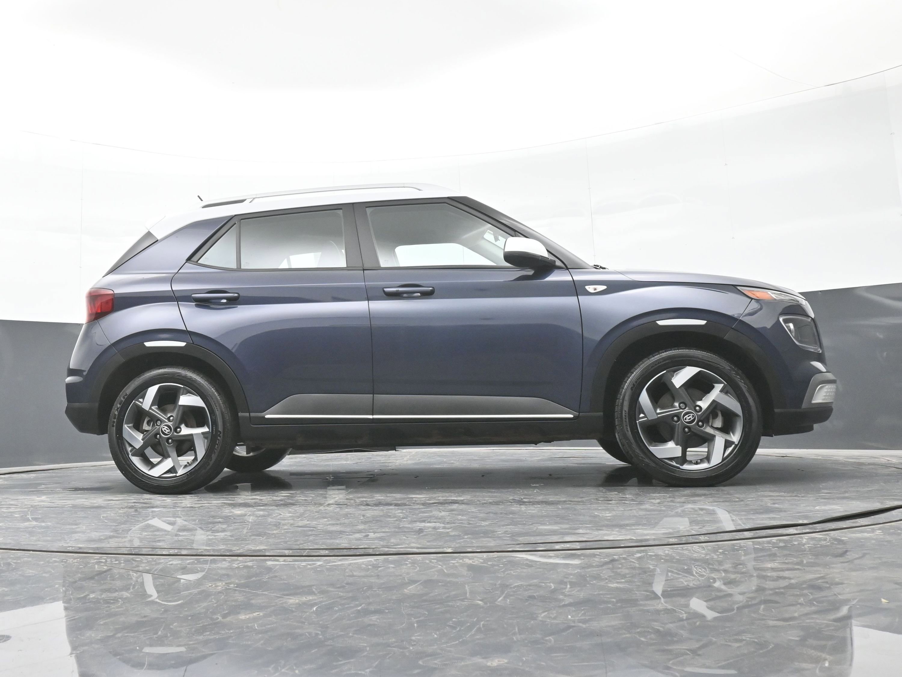 Used 2023 Hyundai Venue Limited w/ Cargo Package image 33