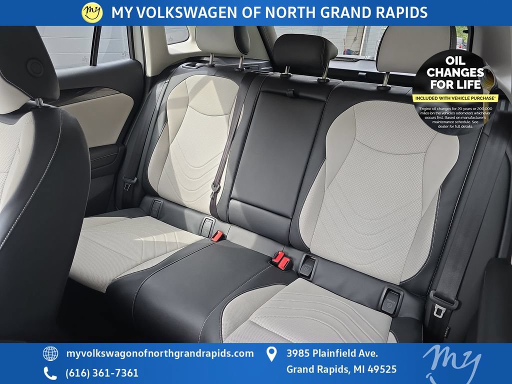 Used 2025 Volkswagen Tiguan SE AWD/4WD image 30