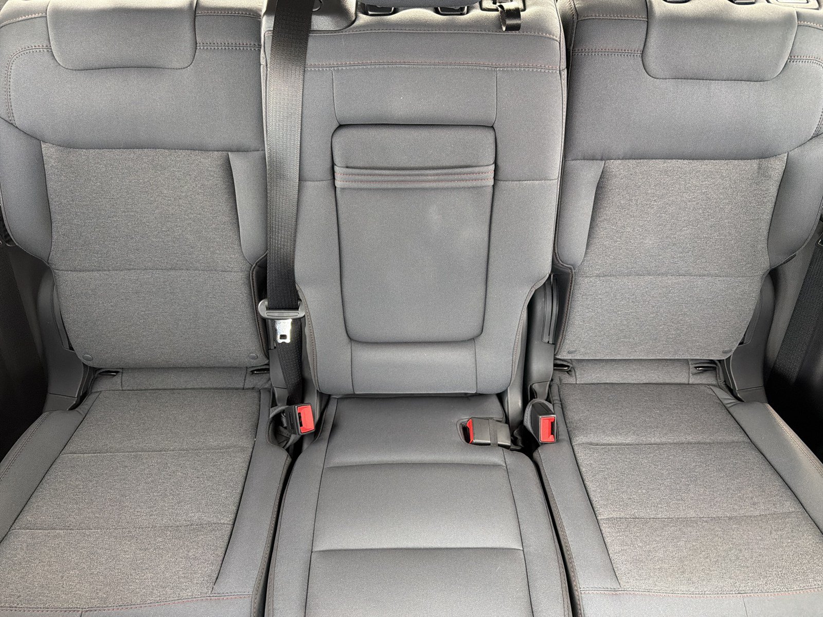 Used 2025 Ford Explorer Active AWD/4WD image 8