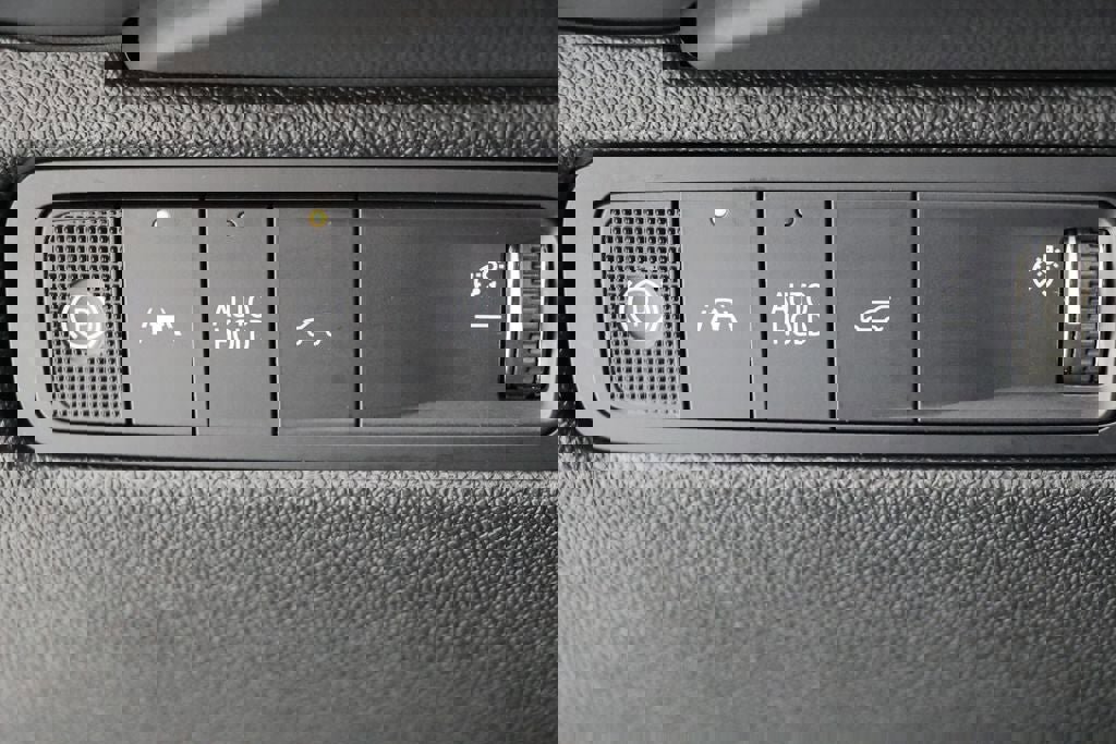 Used 2025 Chevrolet Equinox EV RS image 29