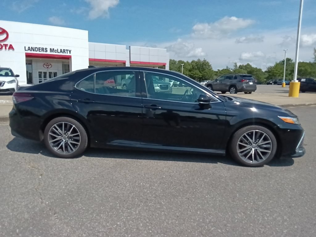 Used 2023 Toyota Camry XLE w/ Navigation Package FWD image 2