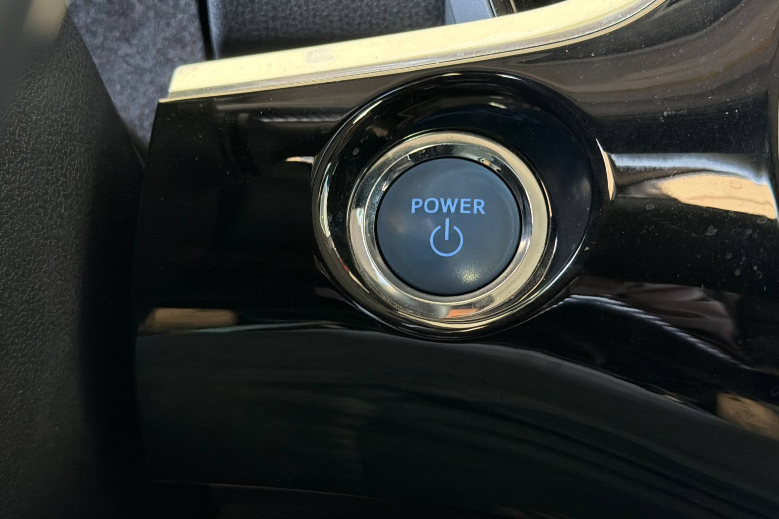 Used 2019 Toyota Prius Prime Advanced w/ Carpet Mat Package FWD image 25
