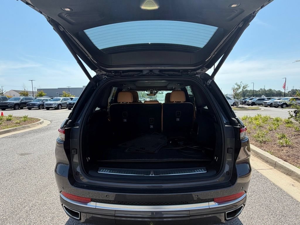 Used 2022 Jeep Grand Cherokee Summit AWD/4WD image 41