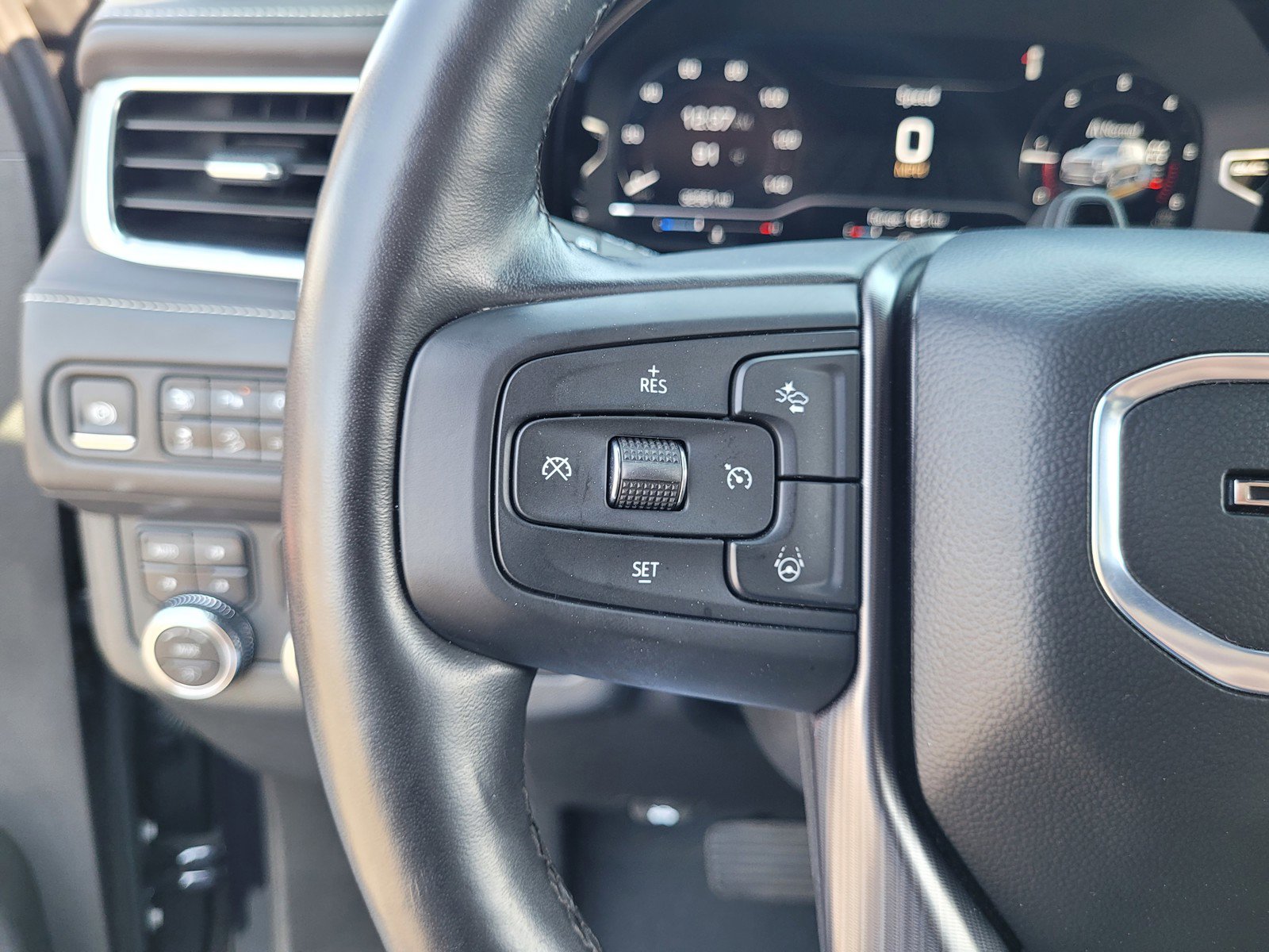 Used 2024 GMC Yukon Denali Ultimate image 20
