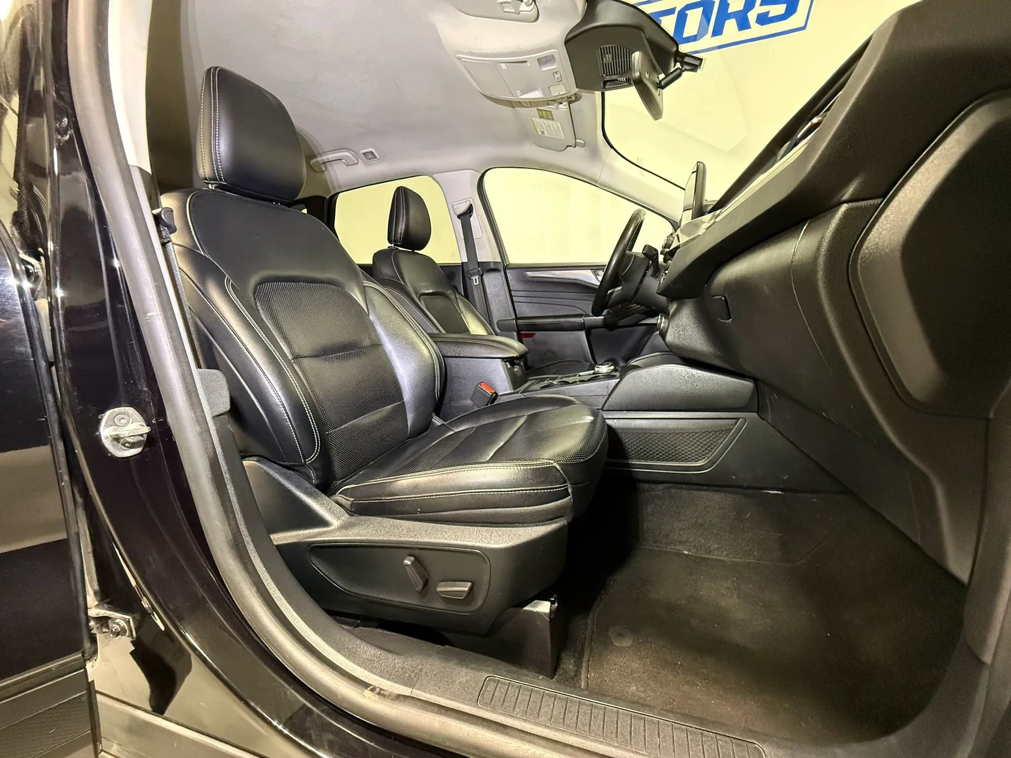 Used 2021 Ford Escape Titanium AWD/4WD image 11
