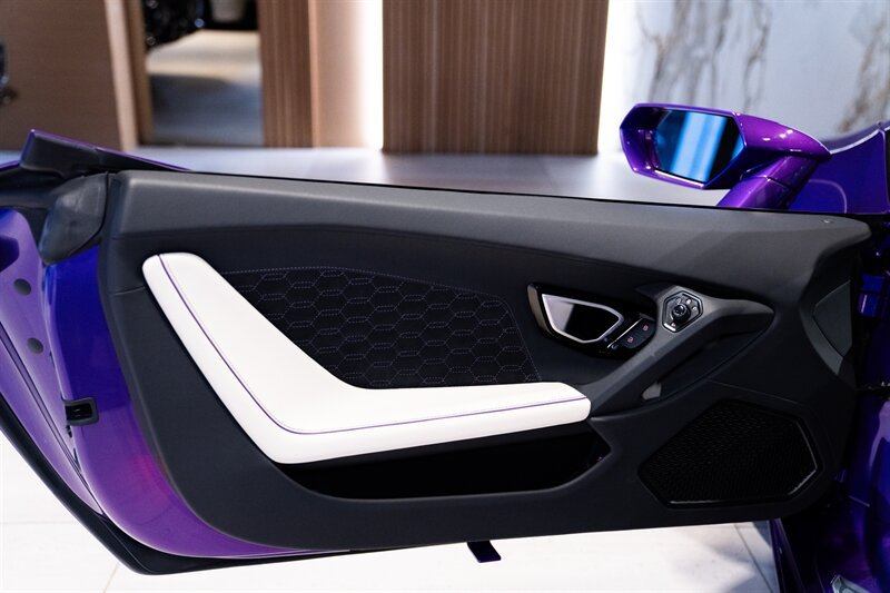 Used 2023 Lamborghini Huracan EVO RWD image 13