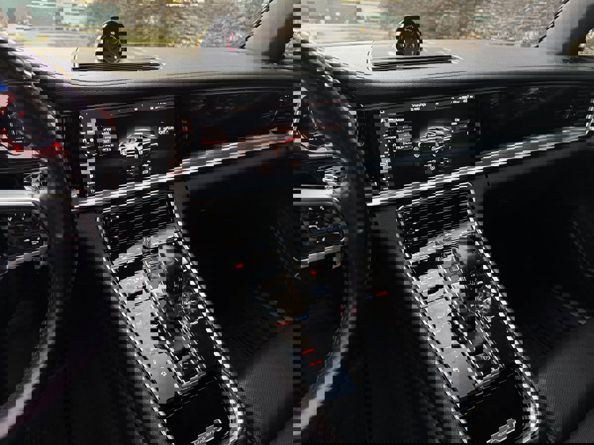 Used 2018 Porsche Panamera 4 image 14