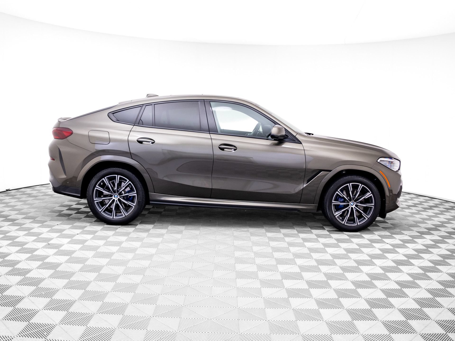 Used 2021 BMW X6 xDrive40i w/ M Sport Package AWD/4WD image 8