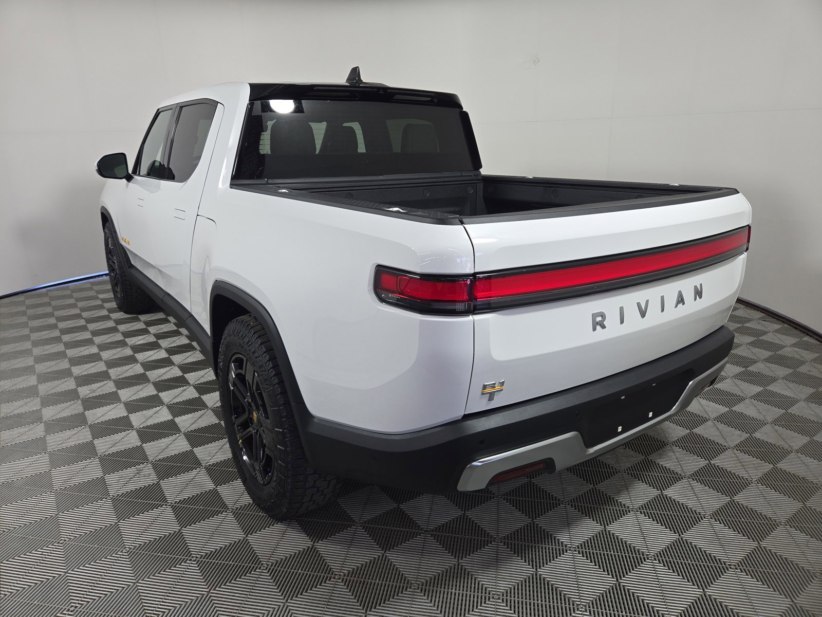 Used 2024 Rivian R1T Launch Edition AWD/4WD image 3