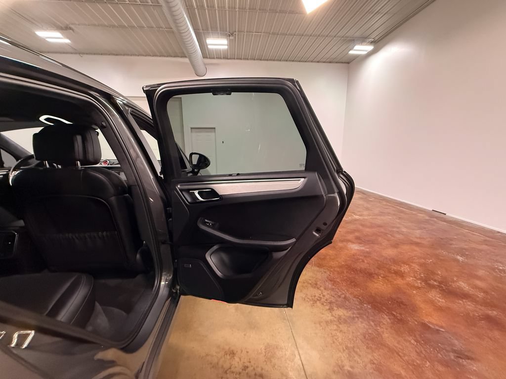 Used 2015 Porsche Macan Turbo AWD/4WD image 63