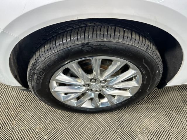 Used 2018 Buick Enclave Essence image 10