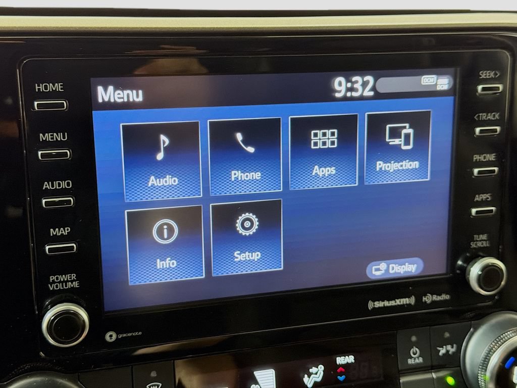 Used 2022 Toyota Highlander XLE AWD/4WD image 16