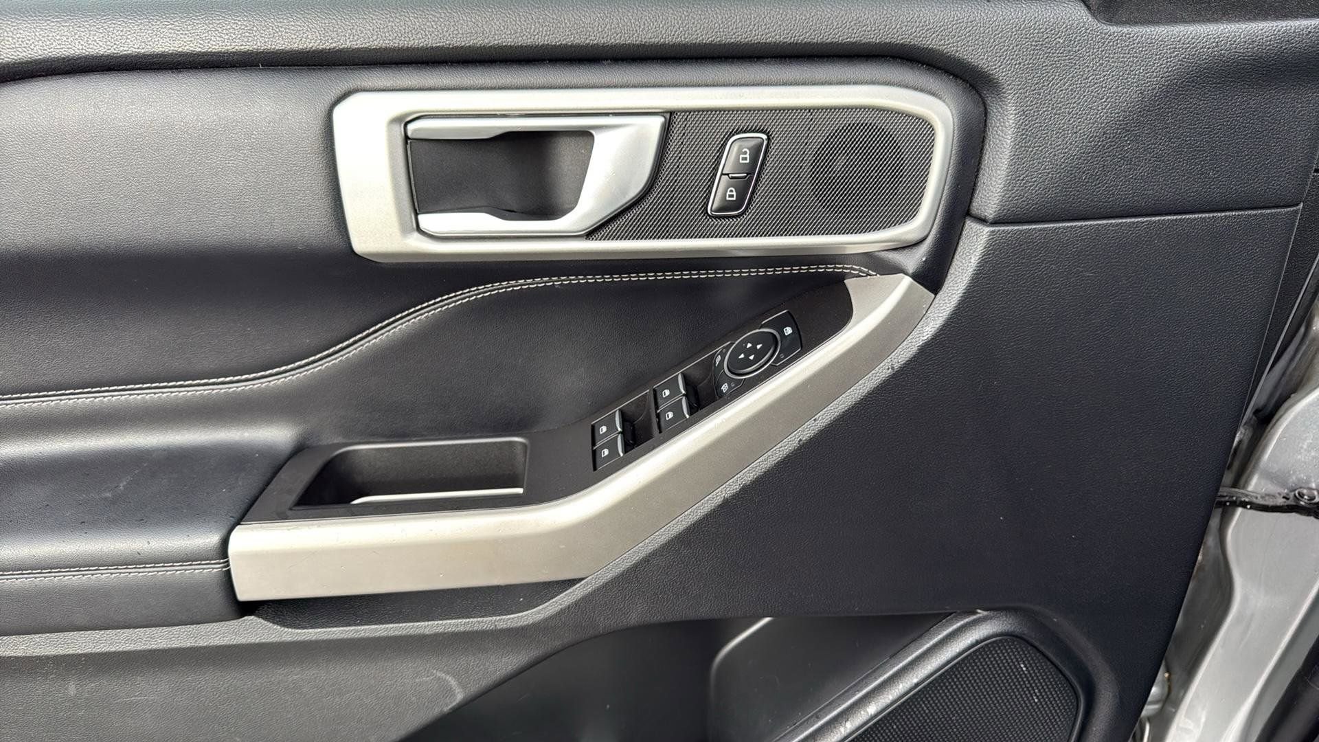 Certified 2022 Ford Explorer XLT w/ Class IV Trailer Tow Package image 28