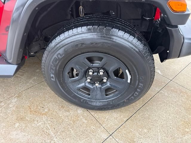 Used 2021 Jeep Gladiator Sport AWD/4WD image 9