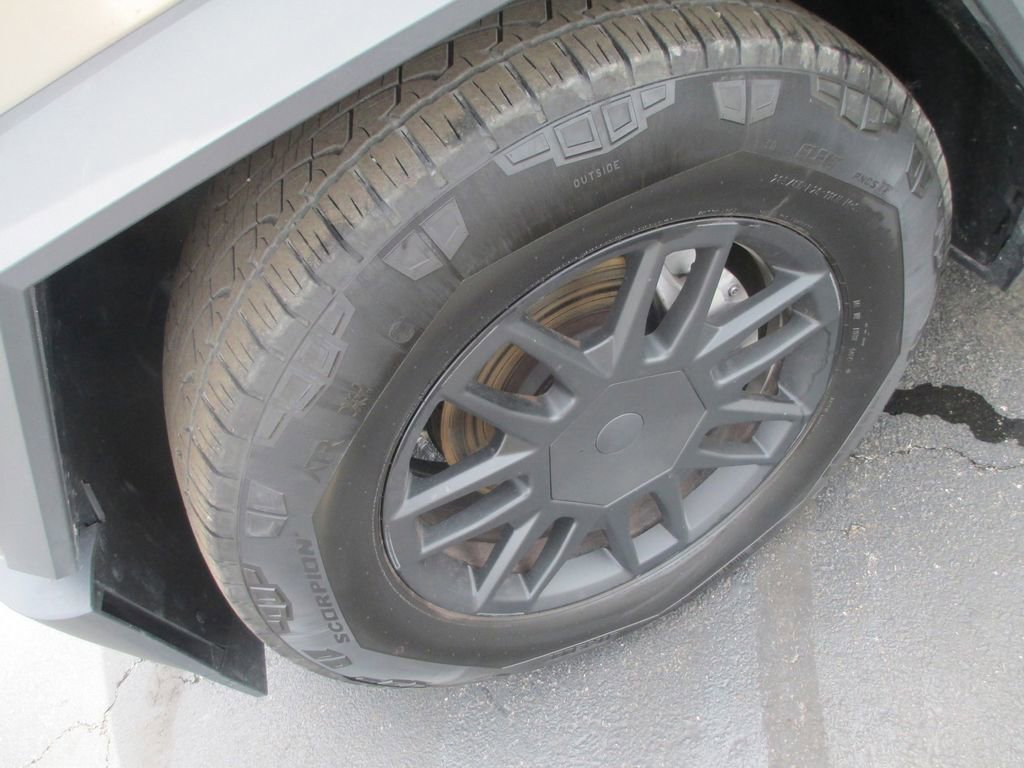 Used 2025 Tesla Cybertruck AWD Crew Cab image 11