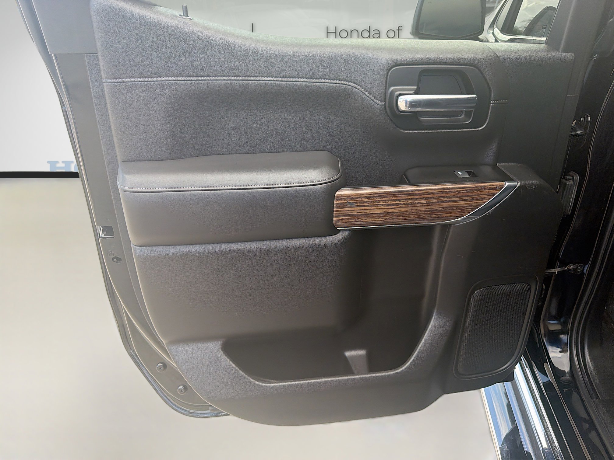 Used 2019 Chevrolet Silverado 1500 High Country w/ Technology Package AWD/4WD image 26