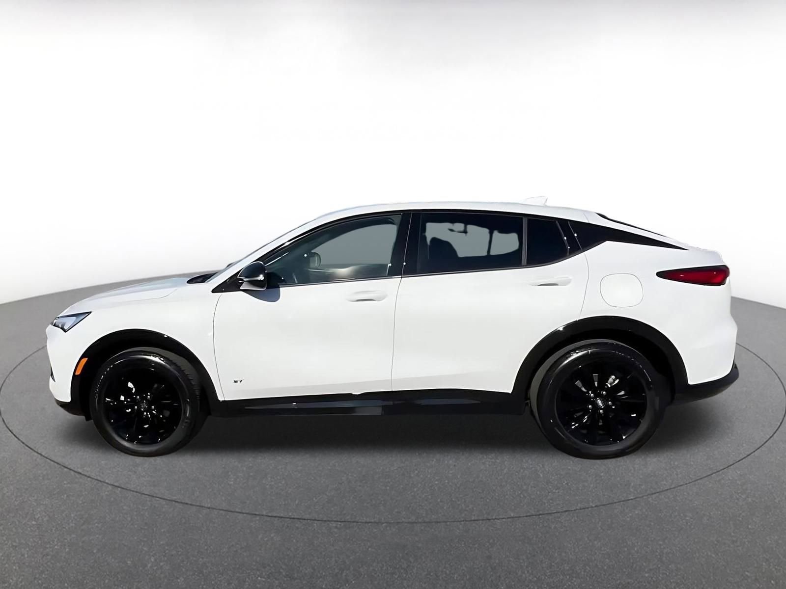 Used 2025 Buick Envista Sport Touring image 9