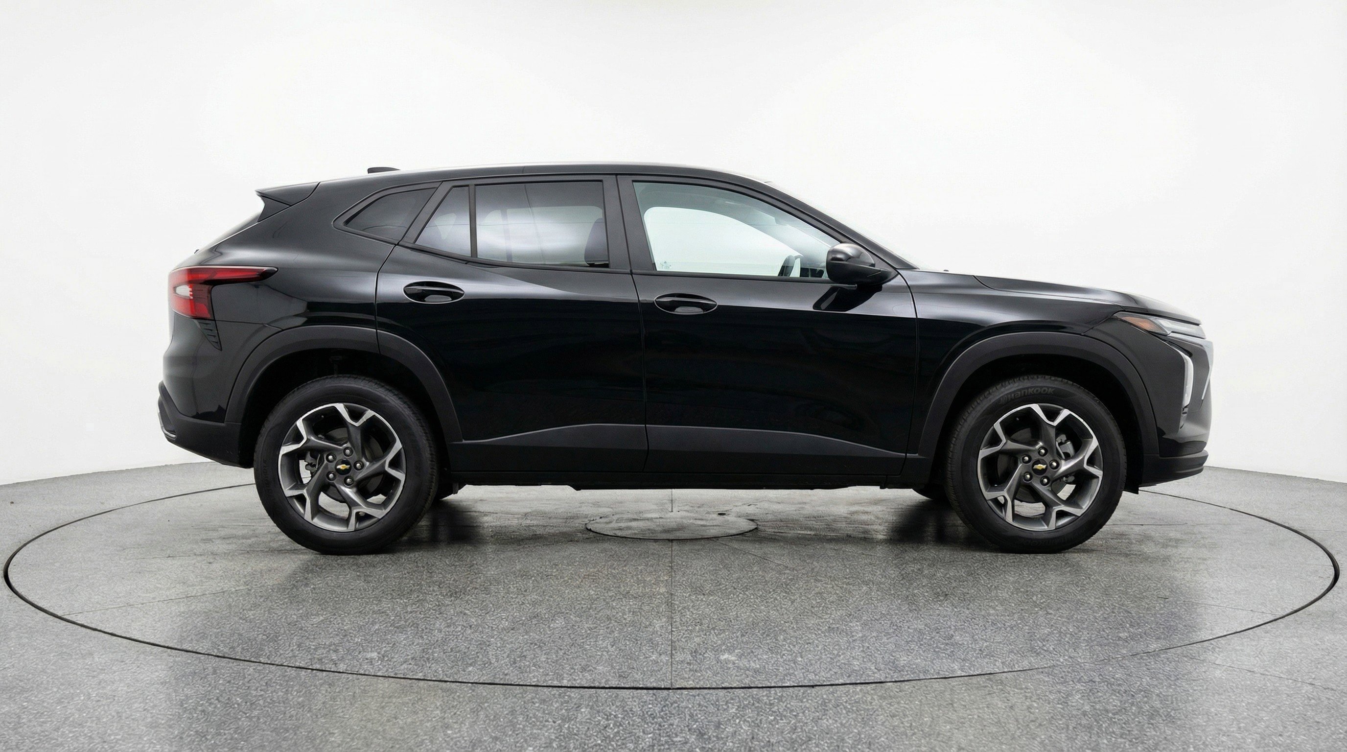 Used 2025 Chevrolet Trax LT image 11