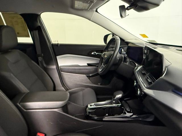 Used 2025 Chevrolet Trax LT w/ LT Convenience Package image 48