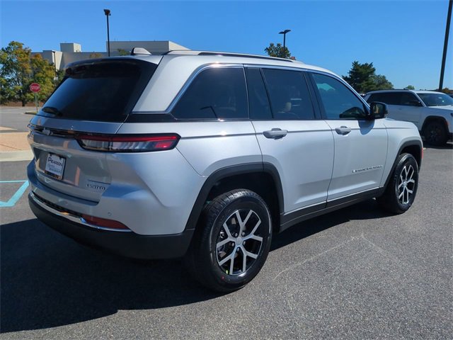 New 2025 Jeep Grand Cherokee Limited w/ Trailer Tow Package image 4