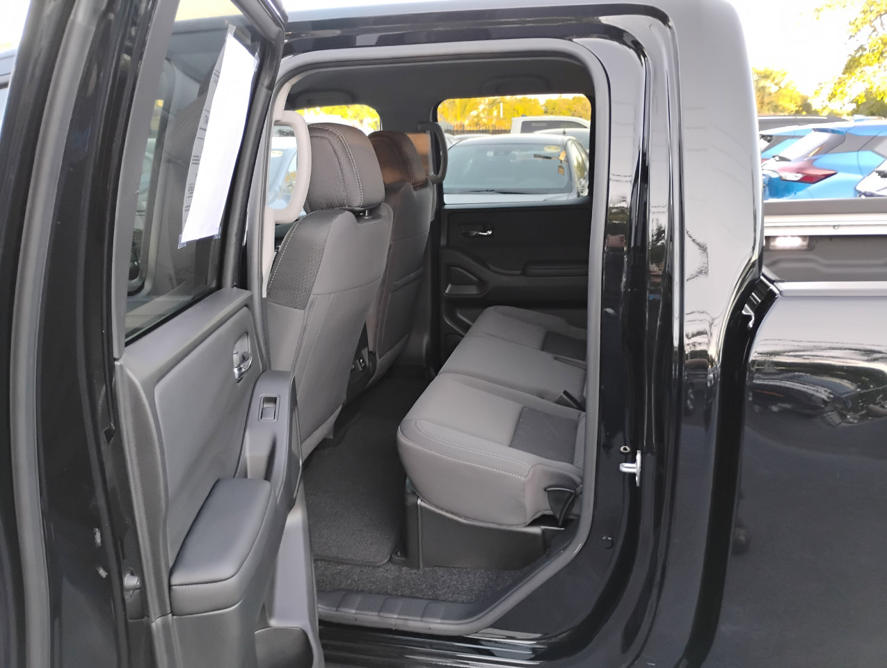 Used 2025 Nissan Frontier SV w/ SV Convenience Package image 75