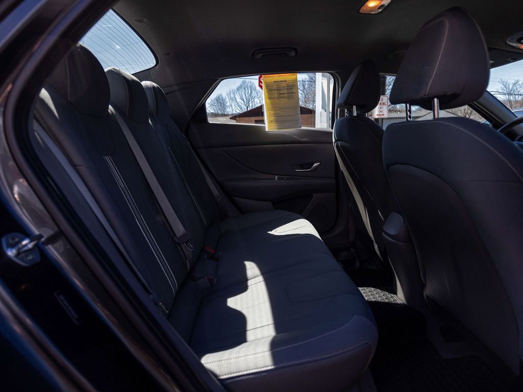 Used 2023 Hyundai Elantra SEL w/ Cargo Package image 29