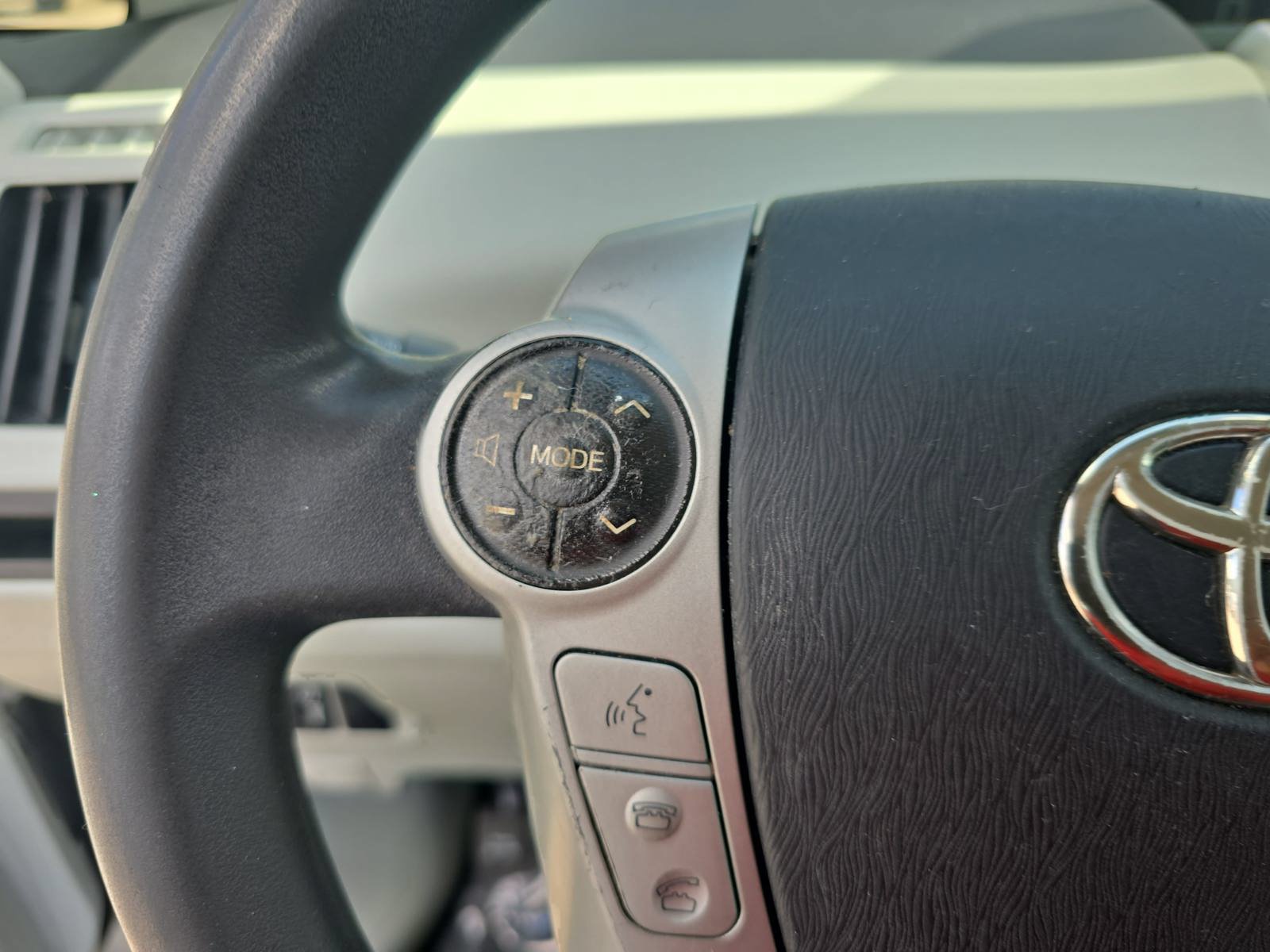 Used 2012 Toyota Prius V Five FWD image 16